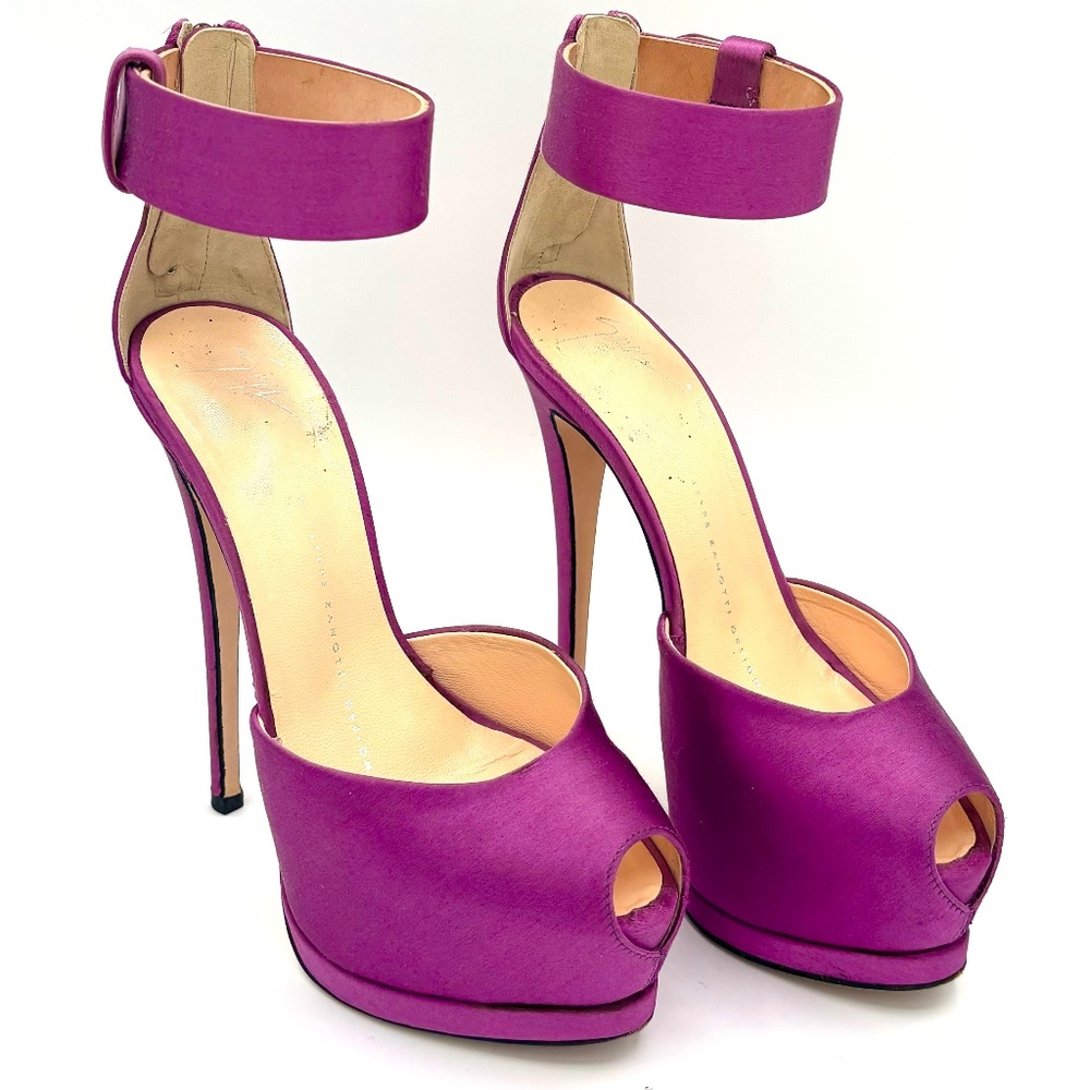 Autographed Giuseppe Zanotti "Sharon" 105mm stiletto 35